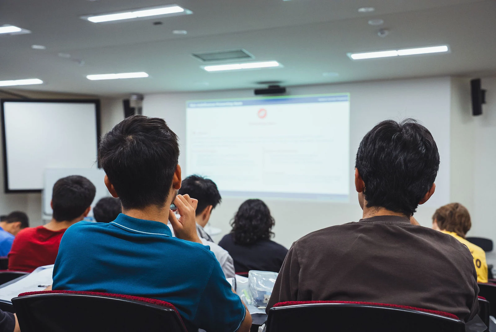 Students following the screen at an Everest interview course