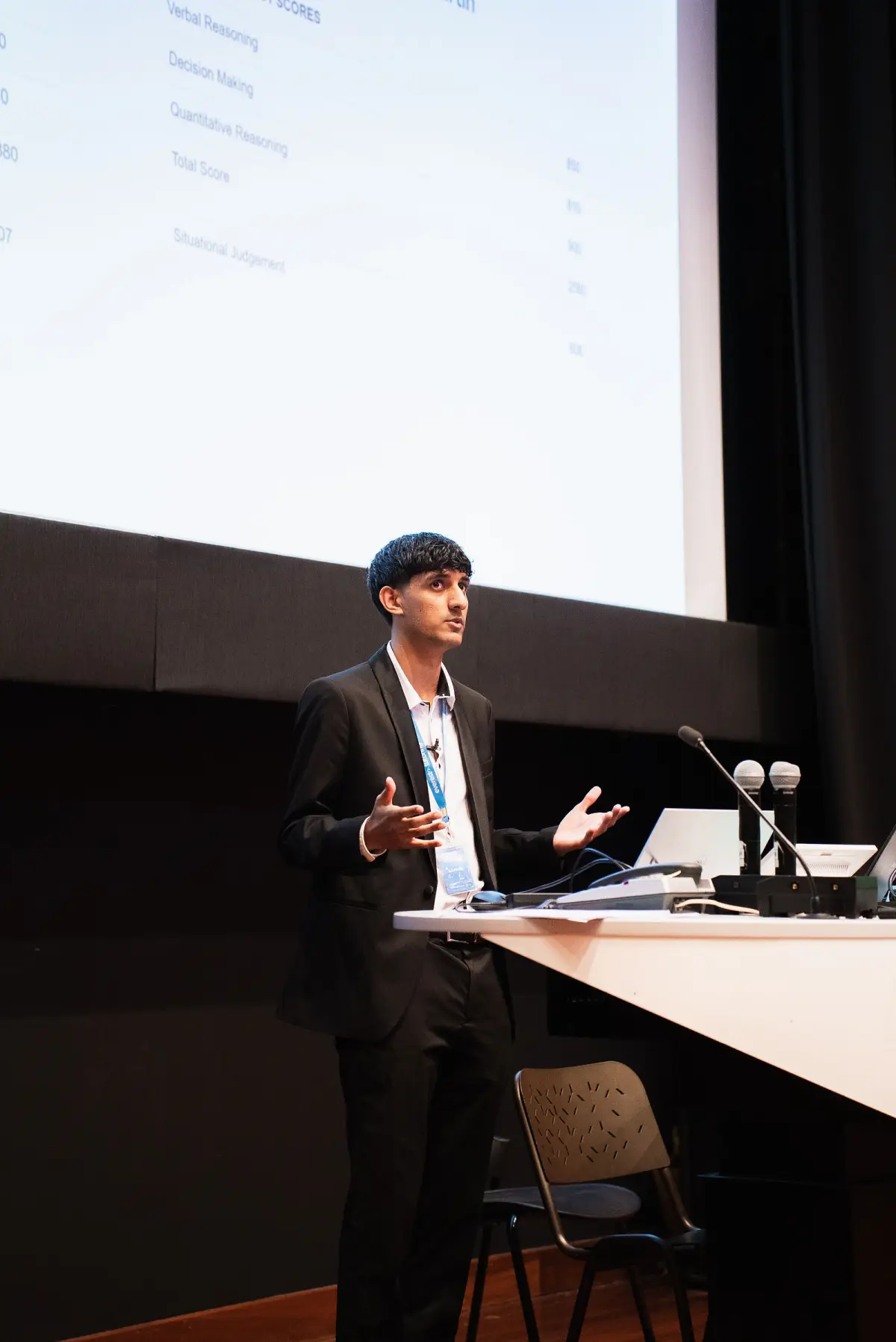 An Everest tutor explaining a slide